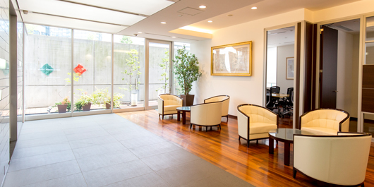 横浜事業所 所長 兼 営業推進マネージャー 田邉 靖男